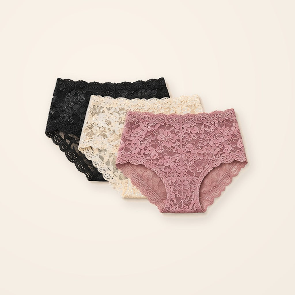 Paquete de 3 panties de encaje de tiro alto en negro, crema y malva, sobre fondo crema